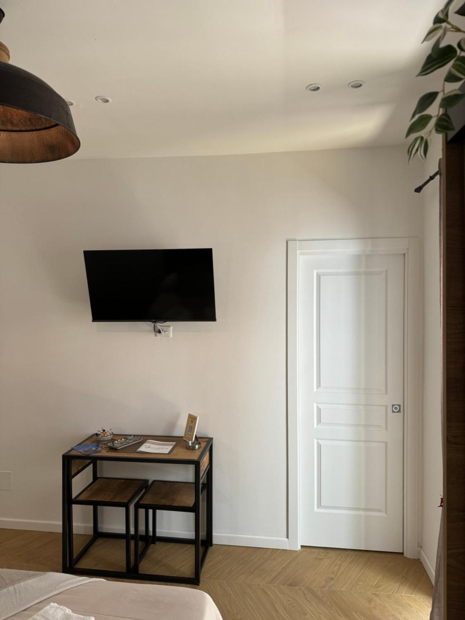 Gennarino Apartments - Panorama Suite With Balcony And Urban Loft ナポリ エクステリア 写真