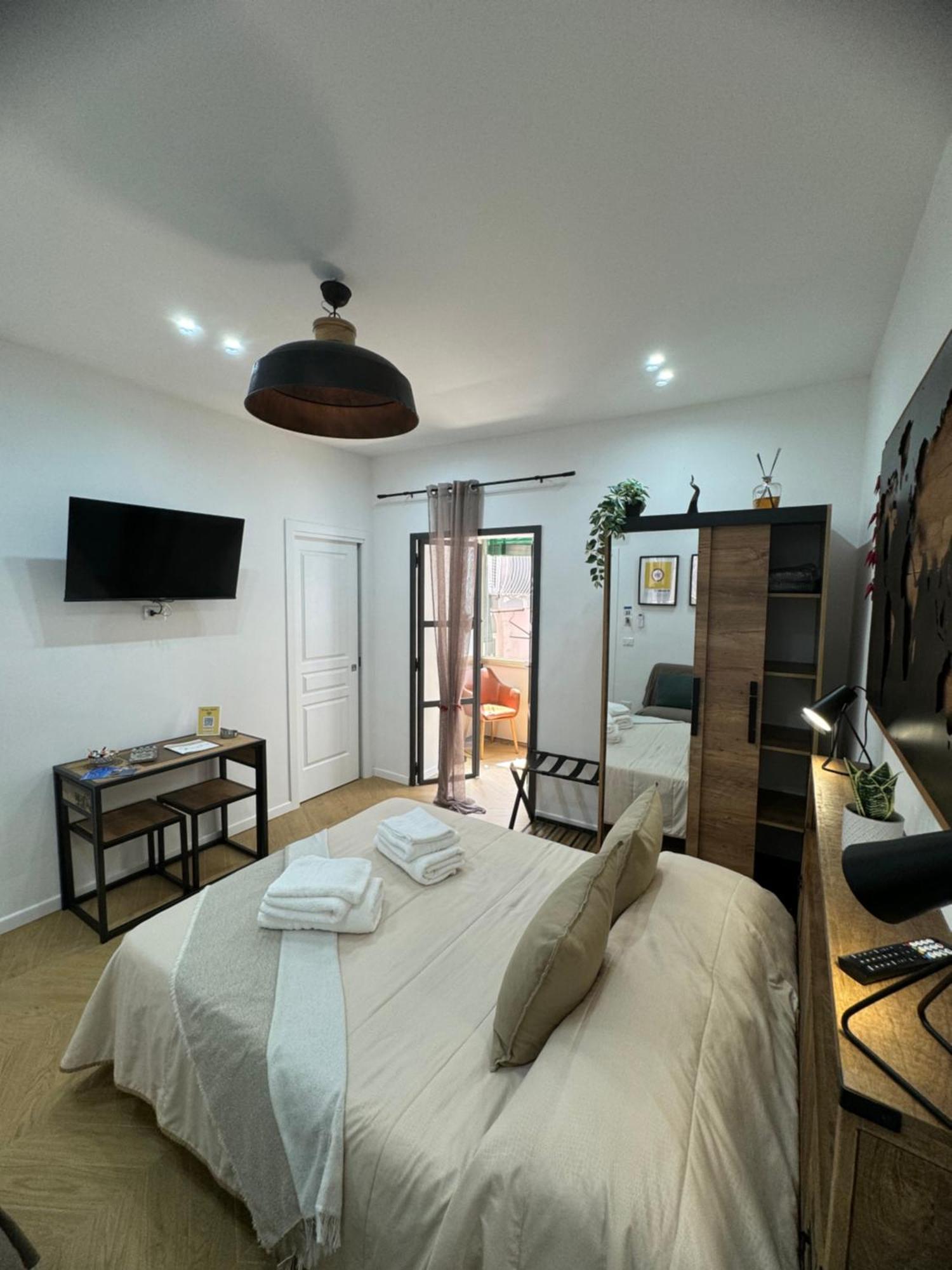 Gennarino Apartments - Panorama Suite With Balcony And Urban Loft ナポリ エクステリア 写真